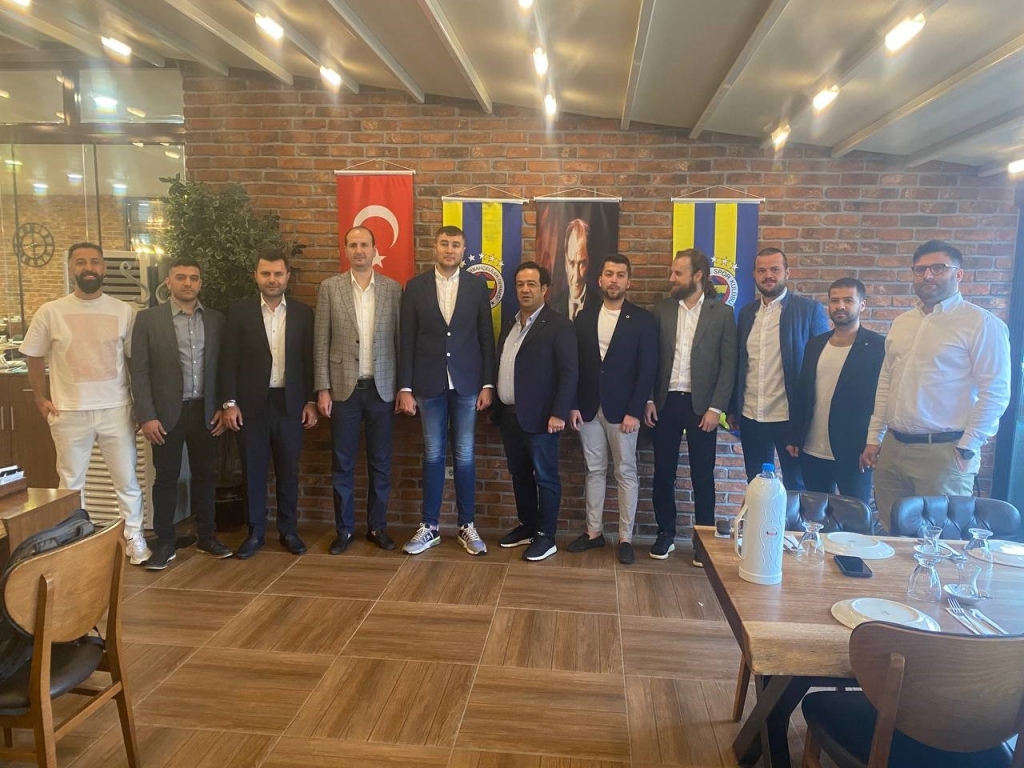 Fenerbahçe ’ye gönül vermiş taraftarları bir araya getirecek derneğin açılışında sona doğru