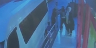 Hamile kadını darp eden şahsın iş yerine silahlı saldırı: 2 yaralı
