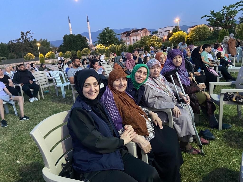 Kartepe ’nin çınarları sinema keyfi yaşadı