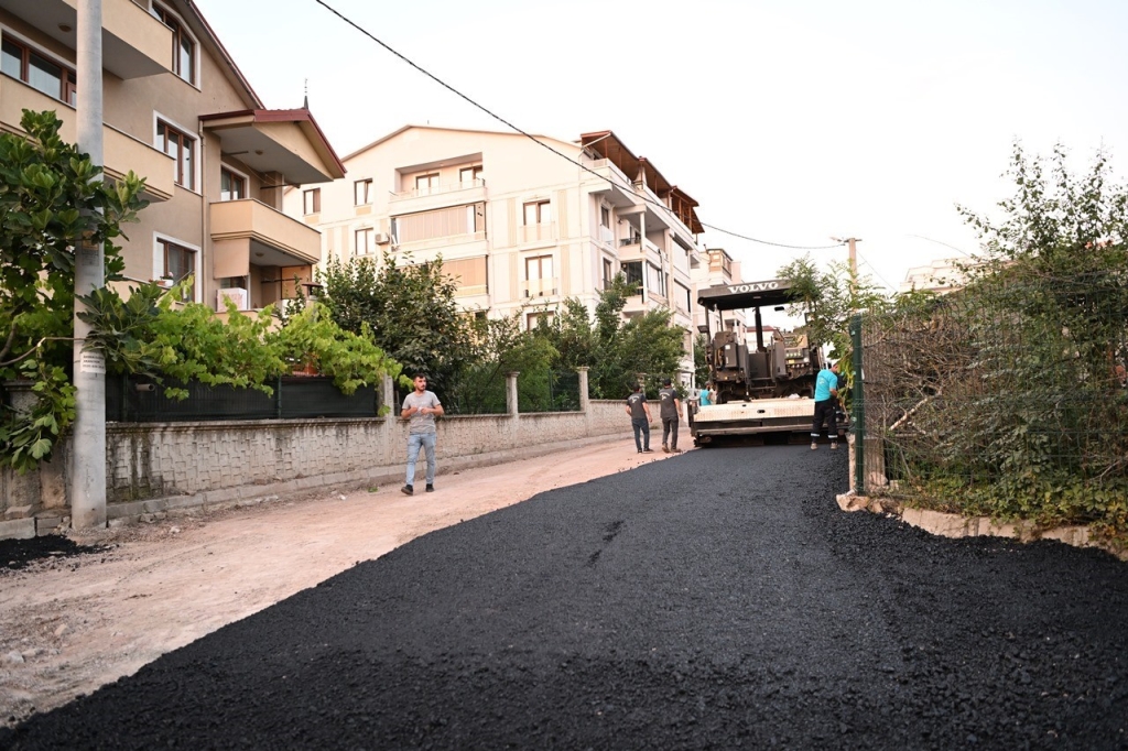 Kartepe ’nin iki sokağına 500 ton asfalt