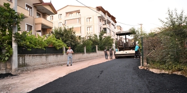 Kartepe ’nin iki sokağına 500 ton asfalt