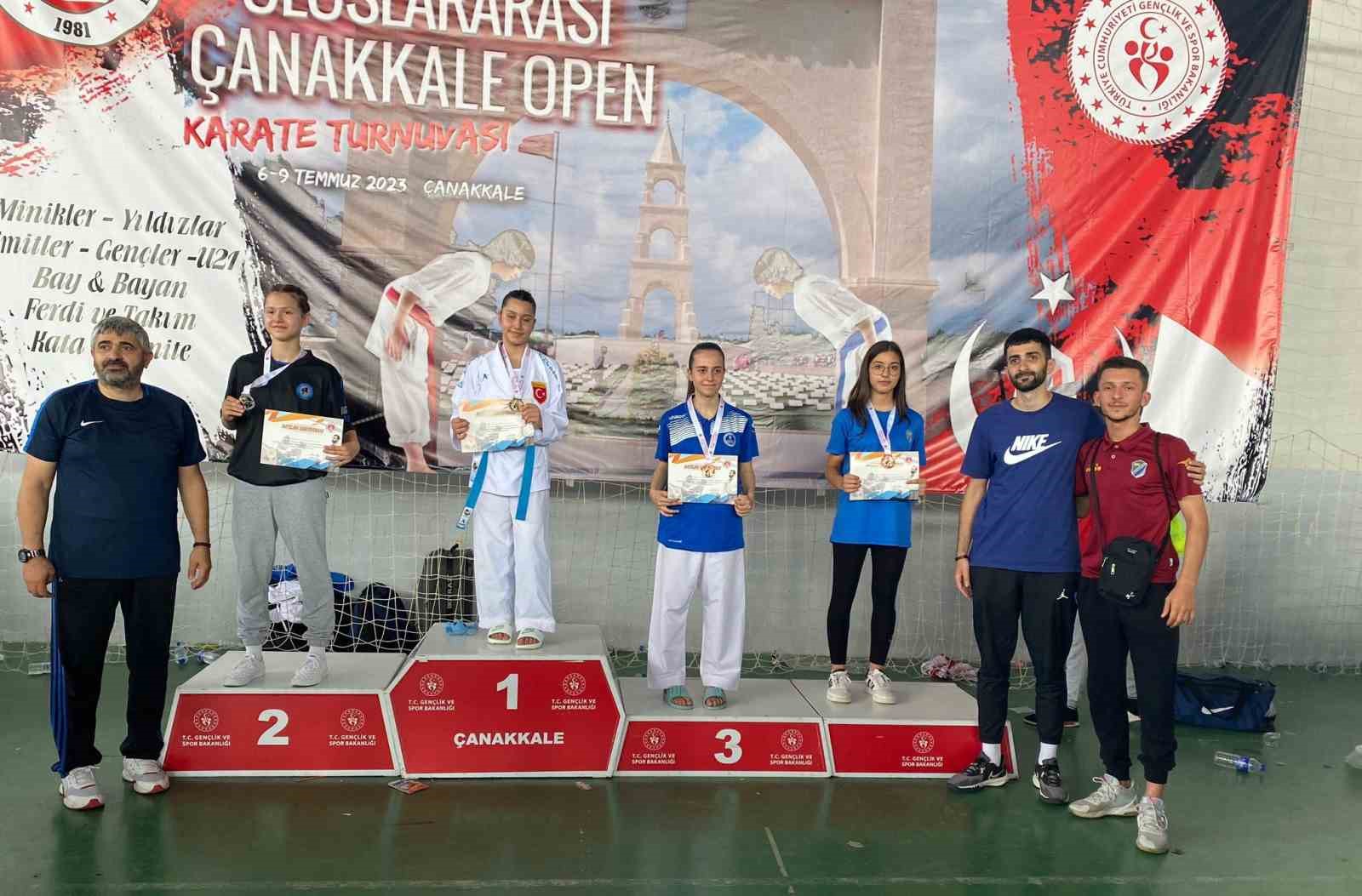 Kartepe ’nin sporcuları Çanakkale ’den derecelerle döndü