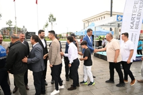 Kartepeliler Kent Meydanı ’nda bayramlaştı