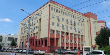 Kendisini polis olarak tanıttığı genç kıza cinsel istismarda bulundu