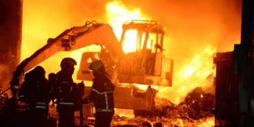 Kimyasal atık yangını yaklaşık 3 saatte kontrol altına alındı