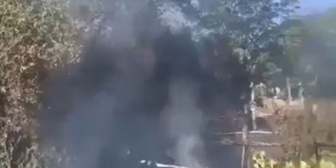 Kırık cam şişeleri otluk alanı tutuşturdu