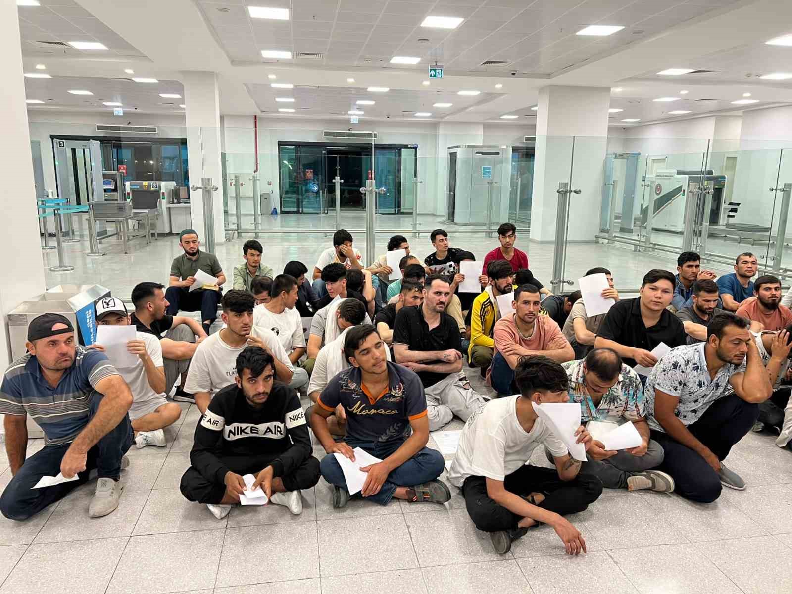 Kocaeli ’de 46 düzensiz göçmen sınır dışı edildi