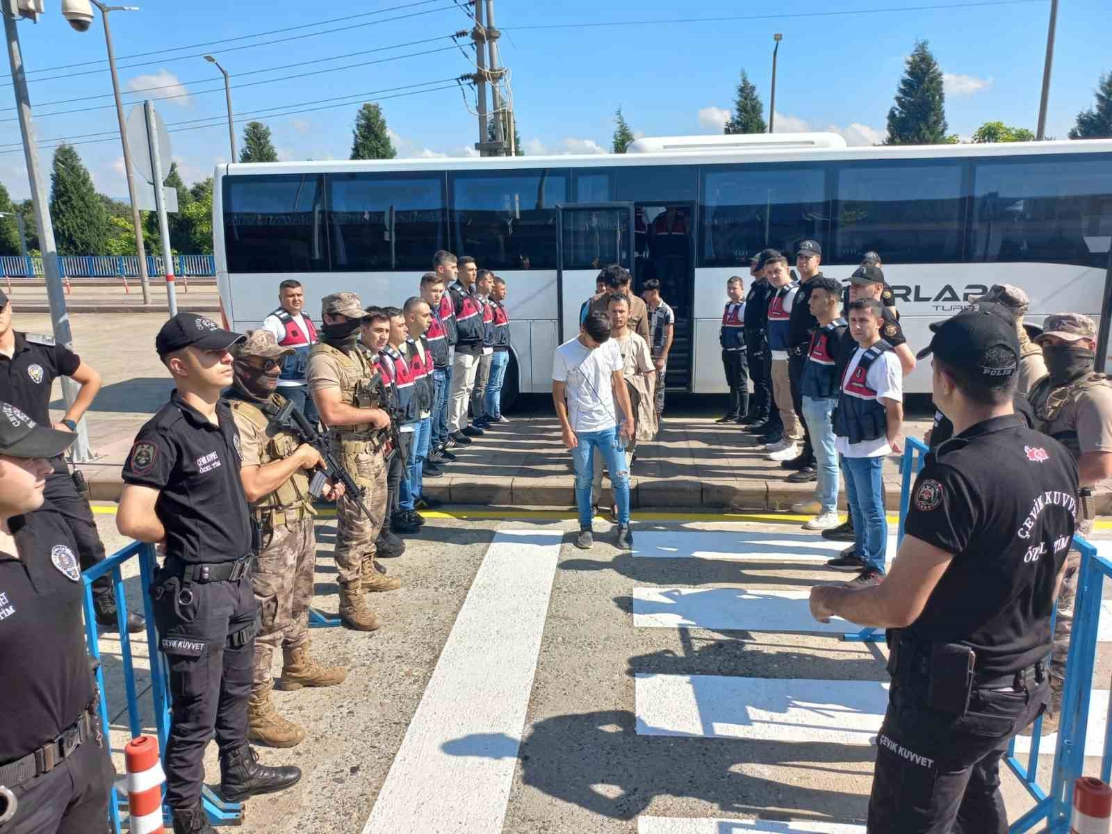 Kocaeli ’de bin 419 düzensiz göçmen sınır dışı edildi