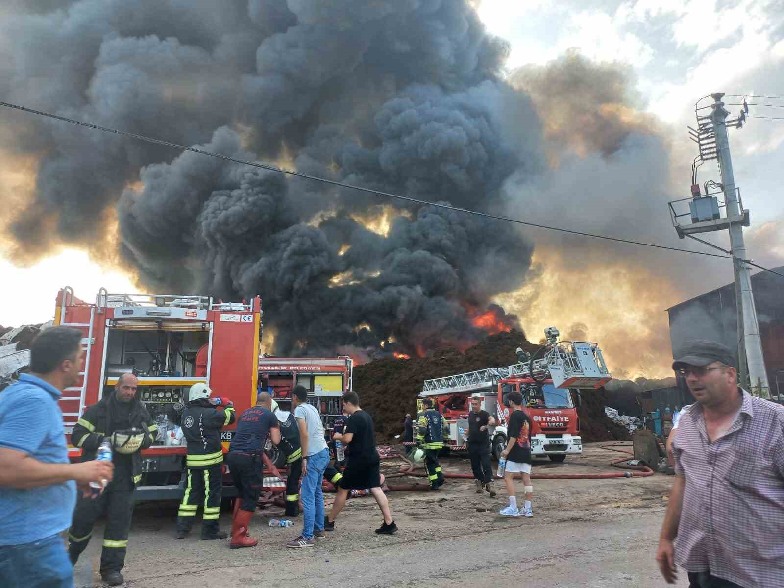 Kocaeli ’de geri dönüşüm fabrikasında yangın
