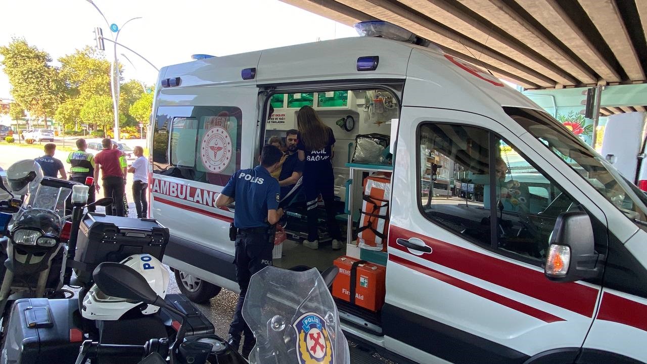 Kocaeli ’de iki otomobil kavşakta çarpıştı: 2 yaralı