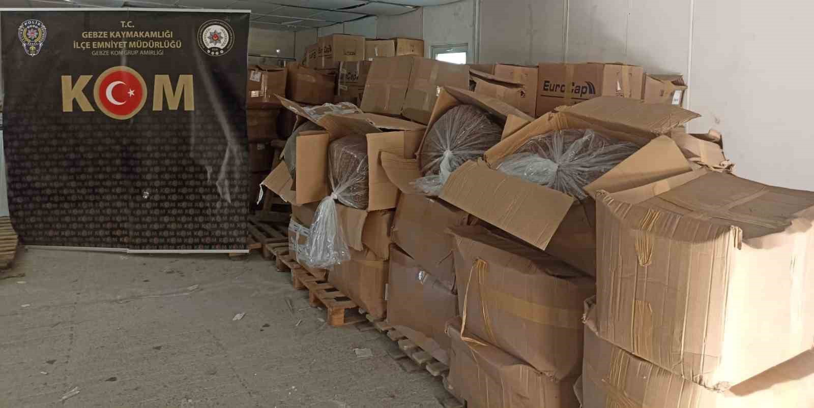 Kocaeli ’de kargo şubesine kaçak tütün sevkiyatı