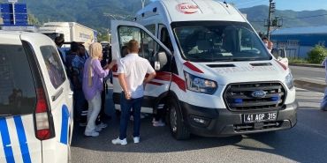 Kocaeli ’de motosiklet ile otomobil çarpıştı: 3 yaralı
