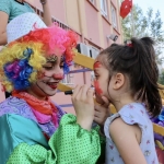 korfez-de-cocuklar-senlikte-egleniyor