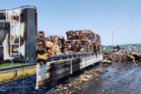 Kuzey Marmara Otoyolu ’nda hurda kağıt yüklü tır dorsesi alevlere teslim oldu