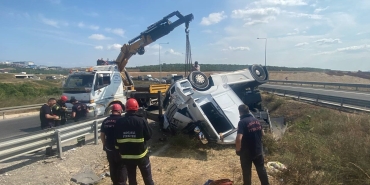 Kuzey Marmara Otoyolu ’nda tır devrildi: 1 ölü
