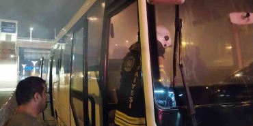 Midibüste çıkan yangına, şans eseri yoldan geçen arama kurtarma ekibi müdahale etti