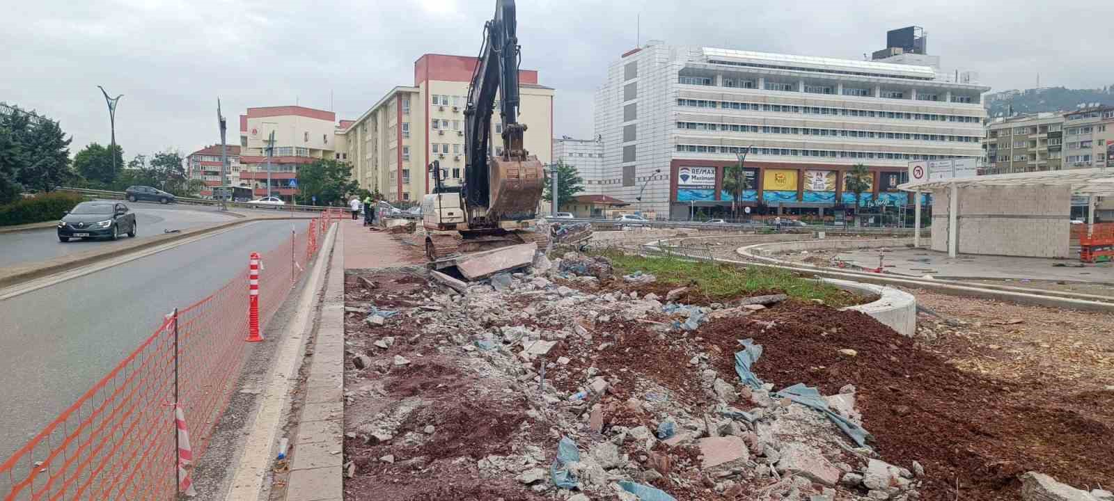 Milli İrade Meydanı ’nda şerit genişletme çalışması