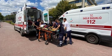 Motosiklet ambulansa çarptı