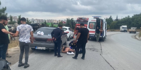 Seyir halindeki kamyon devrildi: Sürücü yaralandı