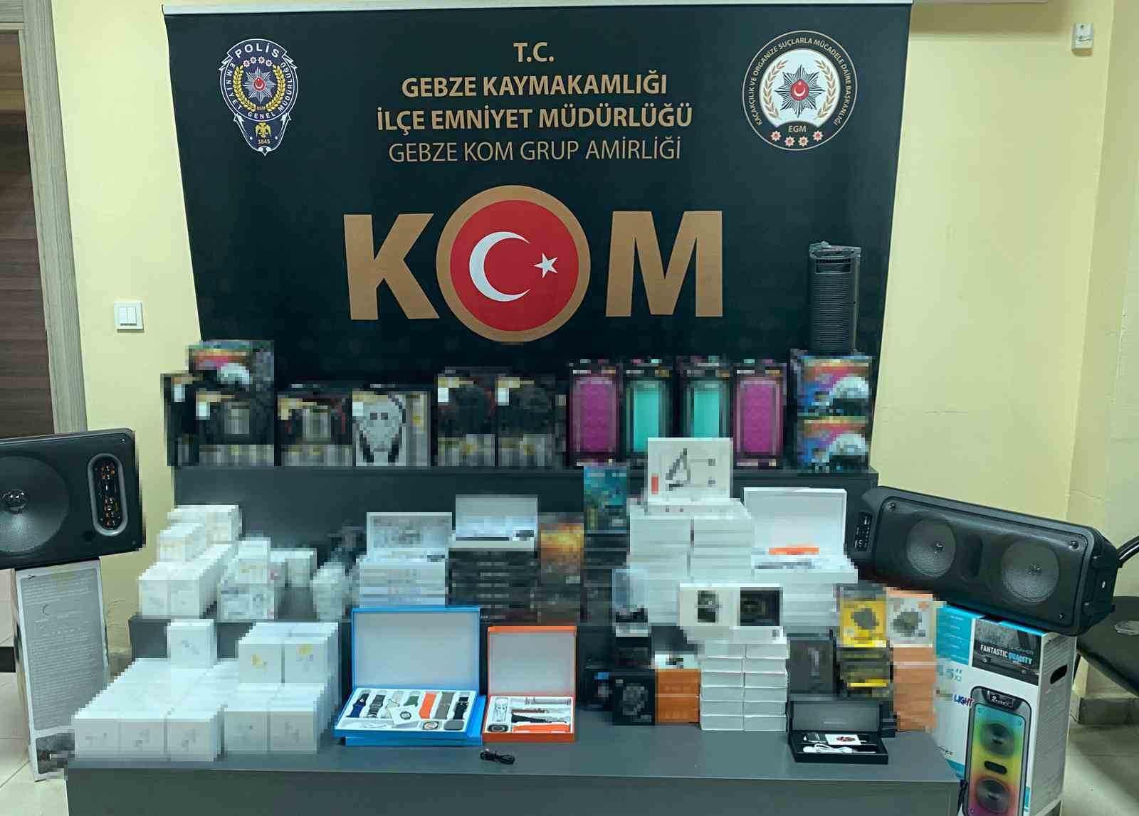 TEM ’de durduruldu: Elektronik mağaza gibi araç