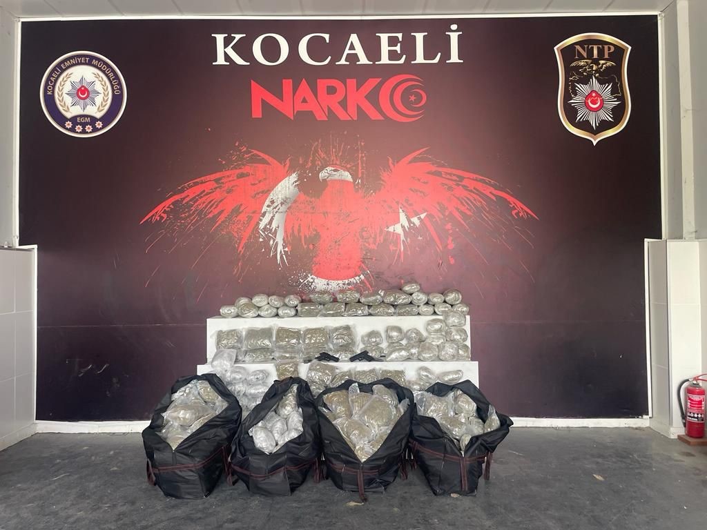 TEM ’de polisi peşine takan otomobillerden 119 kilo uyuşturucu çıktı