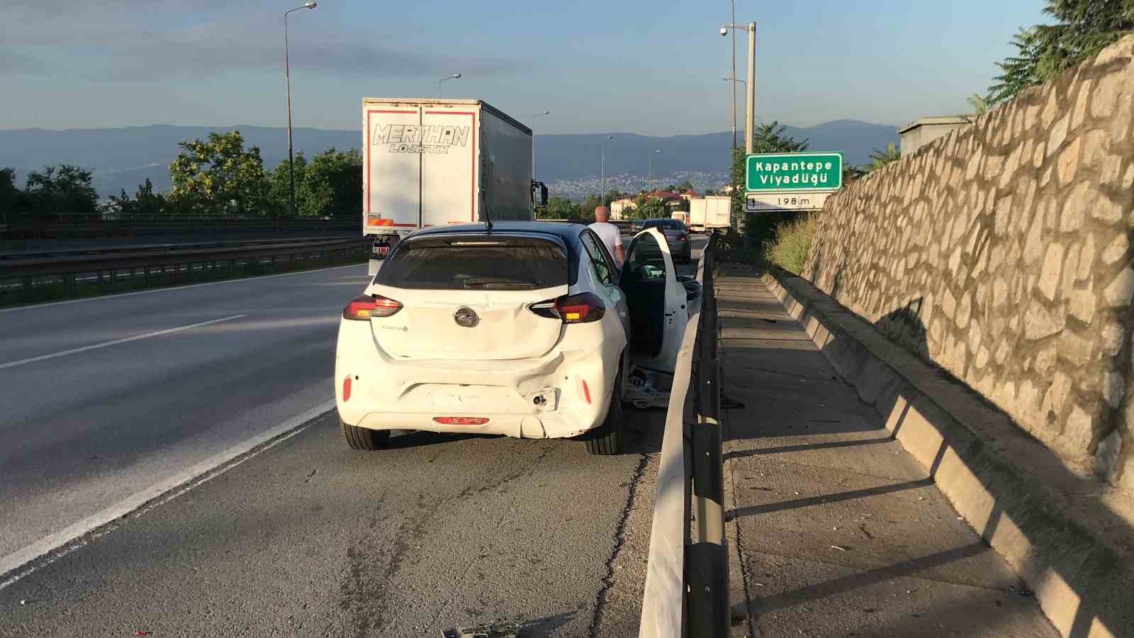 TEM ’de polisten kaçan aracın sebep olduğu kazada 2 kişi yaralandı