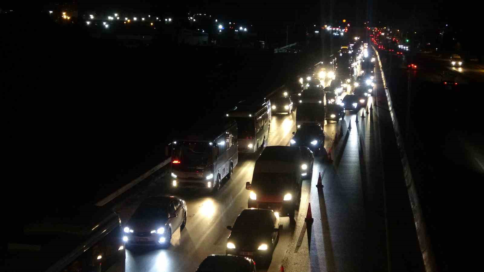 TEM ’deki yol çalışması D-100 ’e yansıdı: Uzun araç kuyrukları oluştu