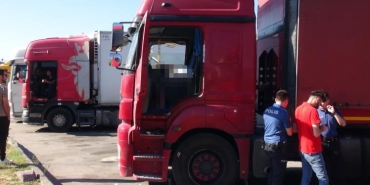 Tır sürücüsü direksiyon başında ölü bulundu