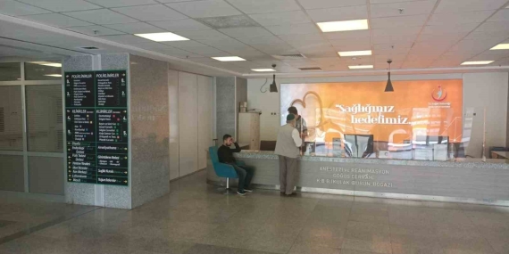 Yardım isteyen görme engelli vatandaşı hastaneye götürdüler