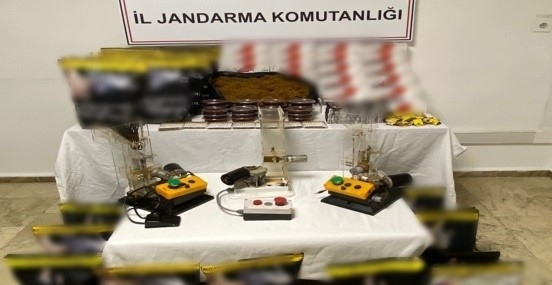Yüz binlerce kaçak makaron, yüzlerce kaçak tarihi eser ele geçirildi
