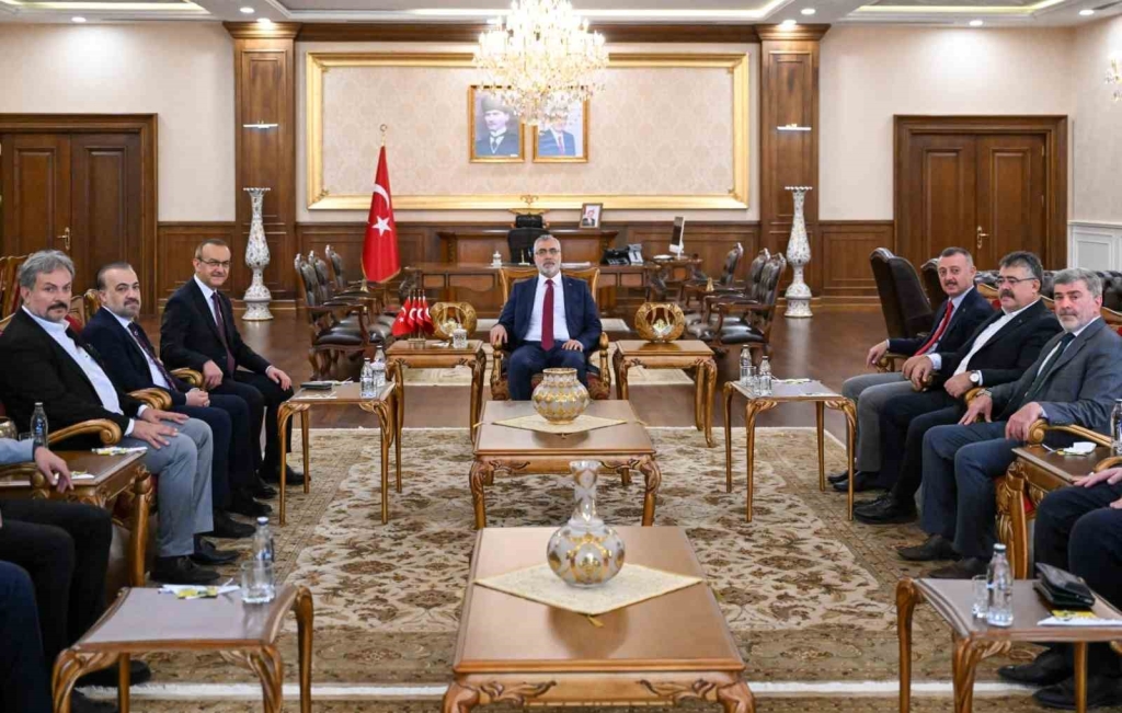 Bakan Işıkhan: “Dünyanın en iyi 100 limanın bir tanesi Kocaeli ’nin”