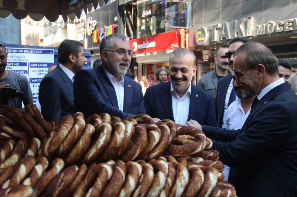 Bakan Işıkhan, Kocaeli ’de esnafla bir araya geldi