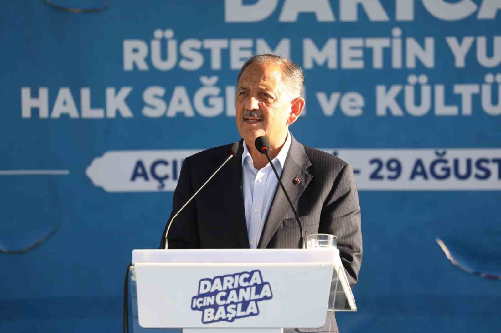 Bakan Özhaseki: "İnsanların ilaç almak için eczacılara boyun büktüğü dönemleri de biliyoruz"