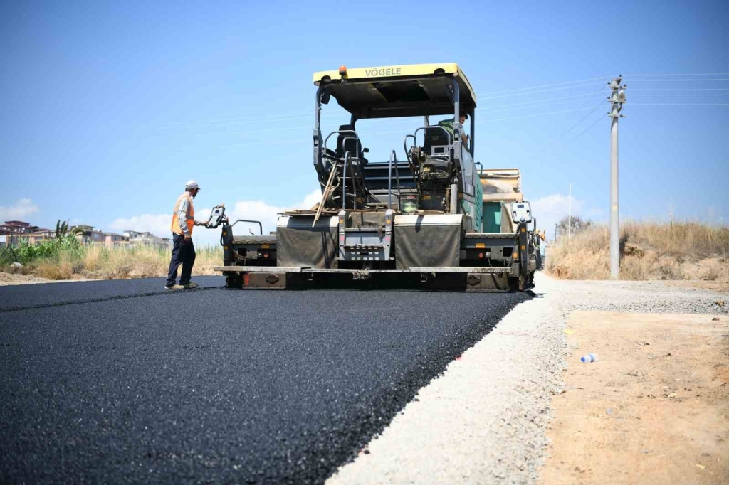 Çayırova ’da 6 mahalleye 15 bin ton asfalt