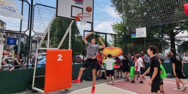 Gölcük Sahili ’nde heyecan sırası sokak basketbolunda