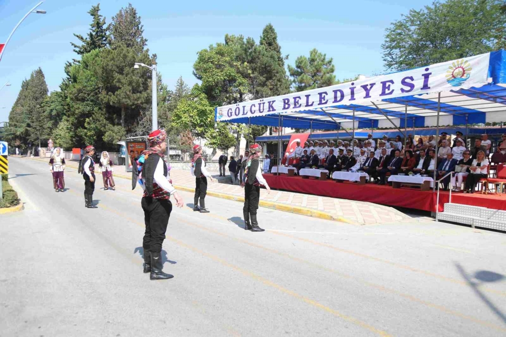 Gölcük ’te zafer bayramı halk oyunları ve bando gösterileriyle kutlandı