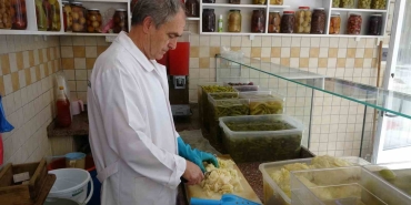 İzmit ’in ilk turşucusu "sirke" dedi