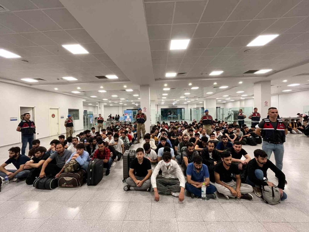 Kocaeli ’de 163 düzensiz göçmen sınır dışı edildi