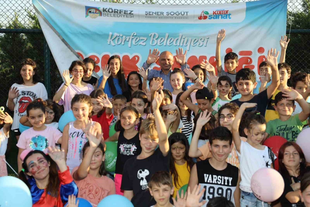 Körfez ’de çocuklar gönüllerince eğleniyor