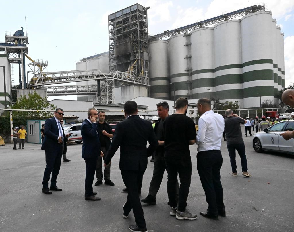 Patlamada yaralanan 3 kişi entübe edildi