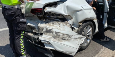 TEM ’de dinlenme tesisinden çıkan otomobile tır çarptı