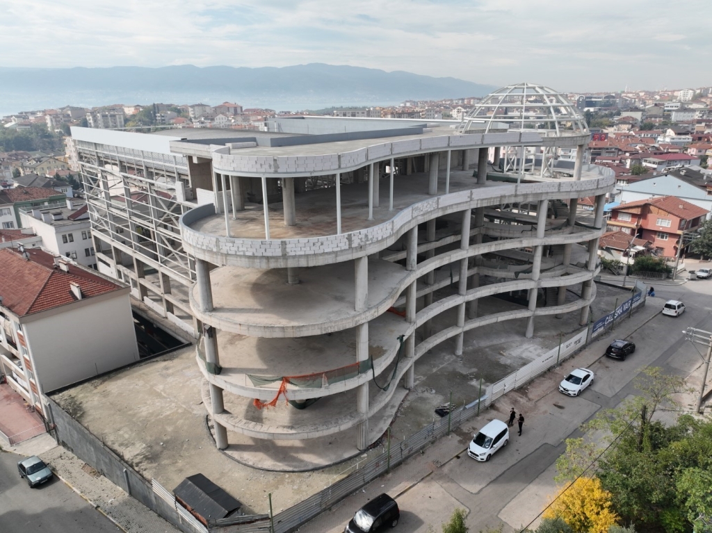 Derince ’deki kongre merkezi belediye binasına dönüşecek