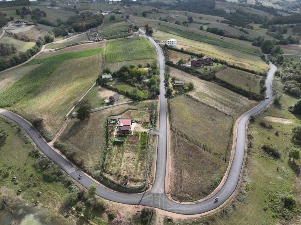 Derince ’nin köylerinde üstyapı çalışmaları yapılıyor