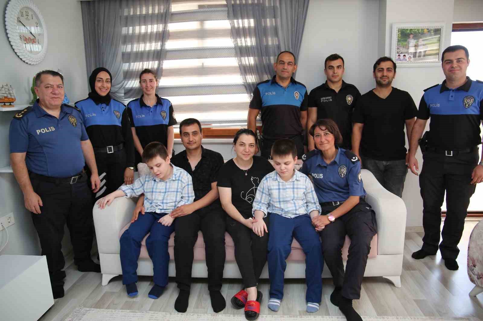 Polislerden özel çocuklara anlamlı ziyaret