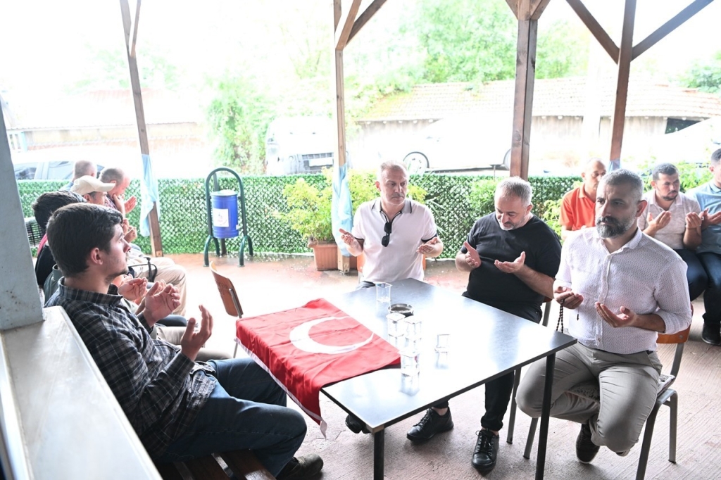 Şehitlere Kur ’an-ı Kerim okuyup dua ettiler