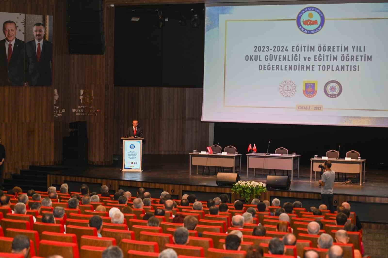 Vali Yavuz ’dan okul müdürlerine: "Servis araçları sağlayan herhangi birisiyle bağış adı altında iletişim kurmayın"