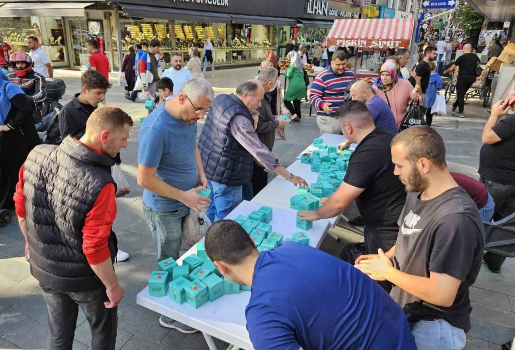 29.Yeşil İhsaniye Elma Festivali ’nde 2 ton elma dağıtıldı