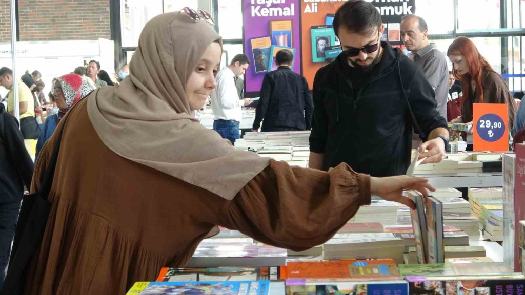 7 ’den 70 ’e kitapseverler bu fuarda buluştu