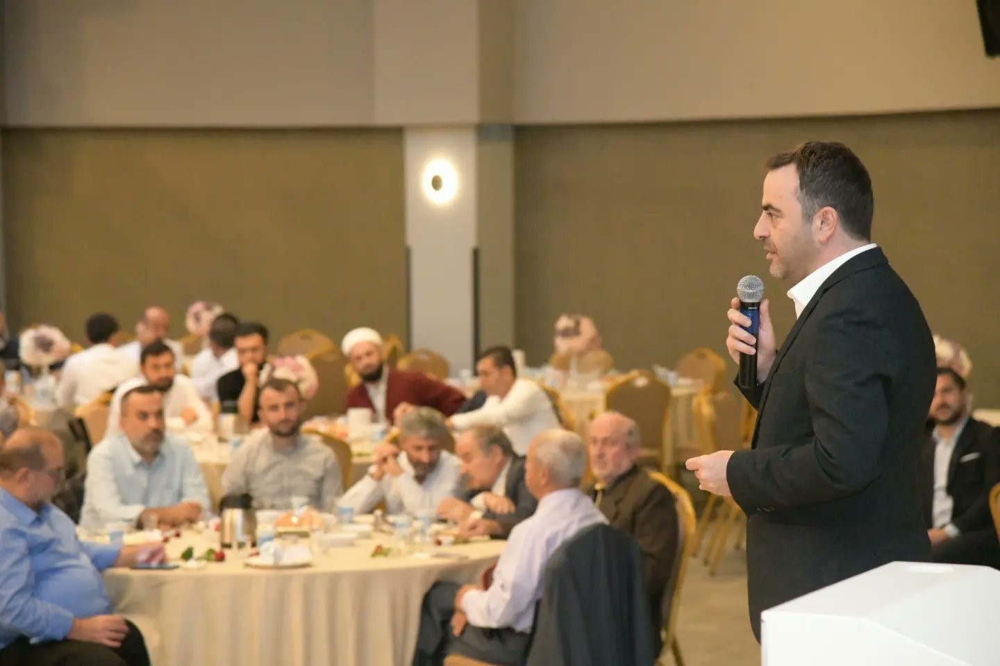 Başkan Özlü: "Dünyanın her tarafında farklı sapkınlıklarla toplumumuzu bozmaya çalışıyorlar"