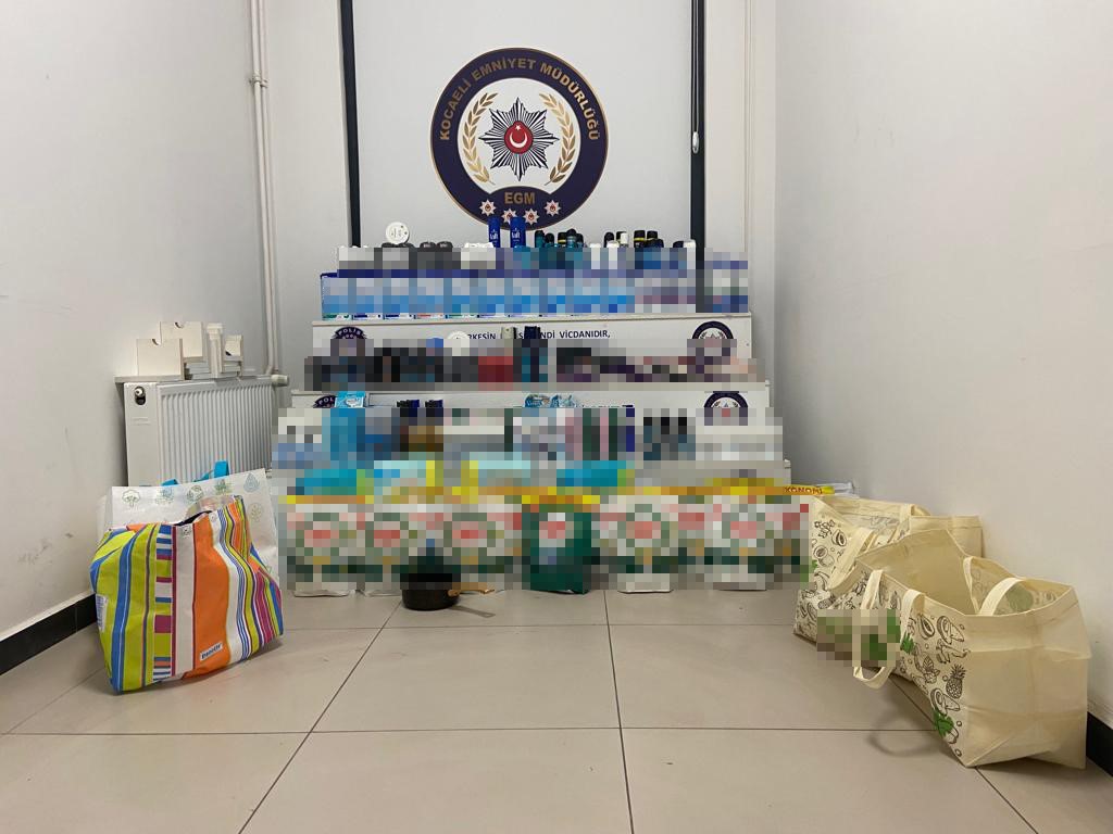 İzmit ’te çocuk mağazasını, Sakarya ’da marketleri soyan hırsızlar dönüş yolunda yakayı ele verdi